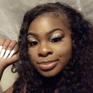 Meet your Posher, Layla